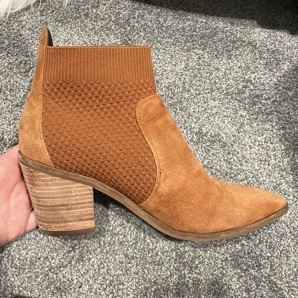 Cole Haan Cognac suede booties w/ Pointed Toe. Very gently used. Water resistant - Picture 3 of 8